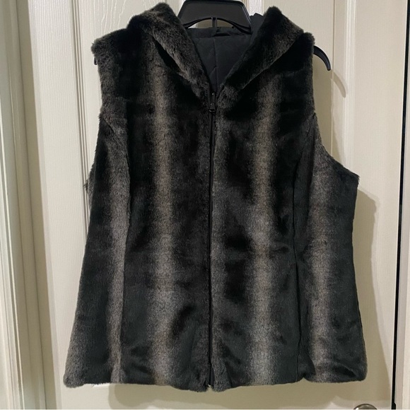 Kristen Blake Womens Size L Reversible Faux Fur Quilted Winter Vest in Black - Picture 5 of 8